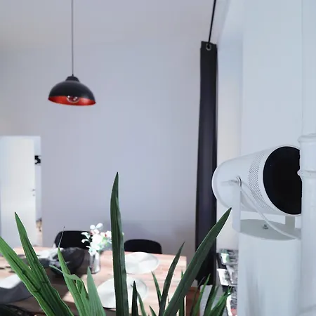 Апартаменти Inner City Design Loft *