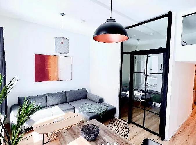 Апартаменти Inner City Design Loft *