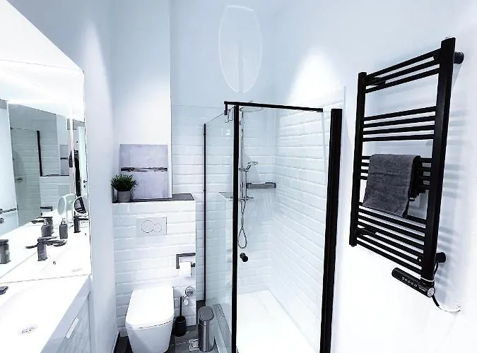 Апартаменти Inner City Design Loft