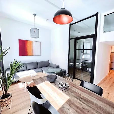 Inner City Design Loft Apartman